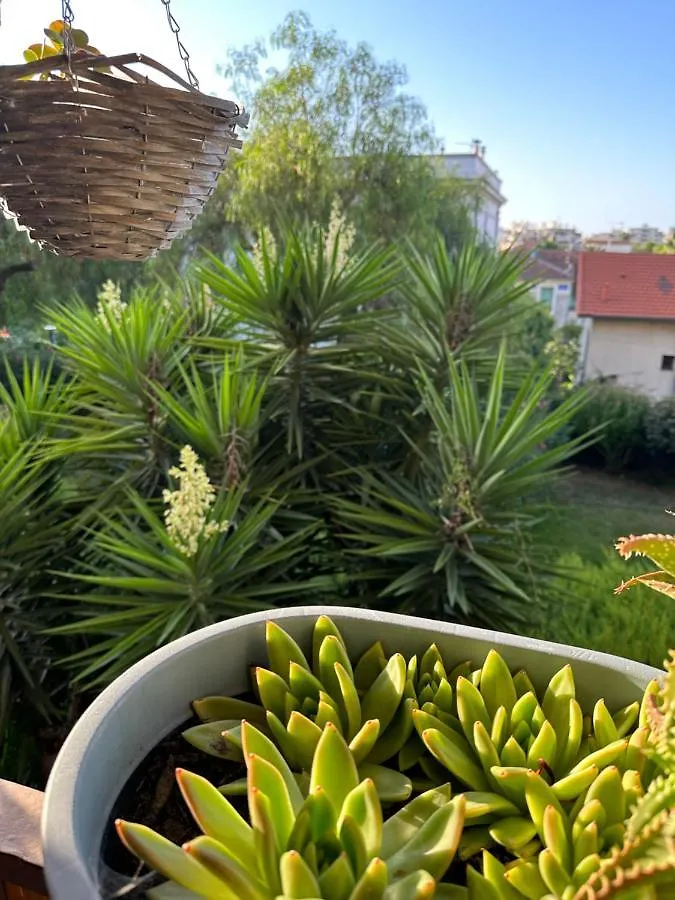 Homestay Résidence Sécurisée: Chambre Privée avec Parking et Accès Facile Nice France