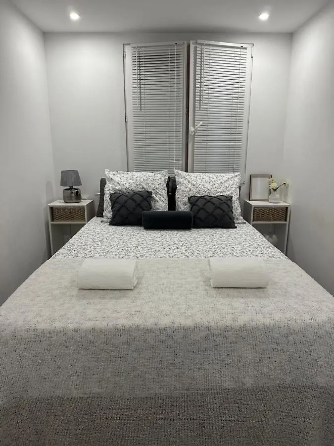 Résidence Sécurisée: Chambre Privée avec Parking et Accès Facile Nice France