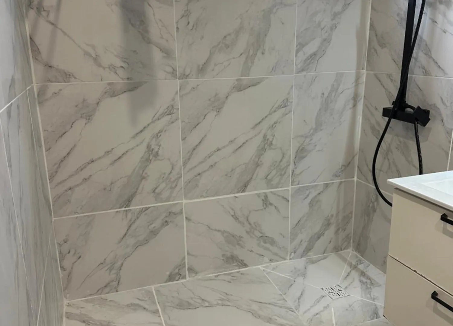 Location De Chambre Privee Dans Residence Securisee Privee,Parking Gratuit , 1 Minute Du Tramway, A 9 Minute Du Centre Ville, Accessible A Plusieurs Transports Niza