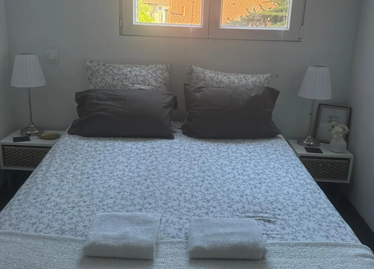 Habitación en casa particular Location De Chambre Privee Dans Residence Securisee Privee,Parking Gratuit , 1 Minute Du Tramway, A 9 Minute Du Centre Ville, Accessible A Plusieurs Transports Niza